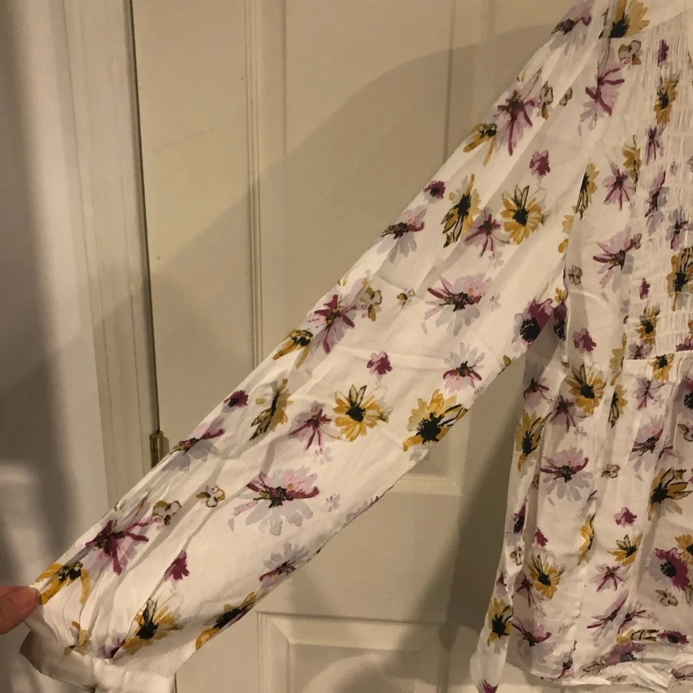 Lucky Brand women’s top large. White with gold and purple flowers. NWT. - Picture 3 of 6
